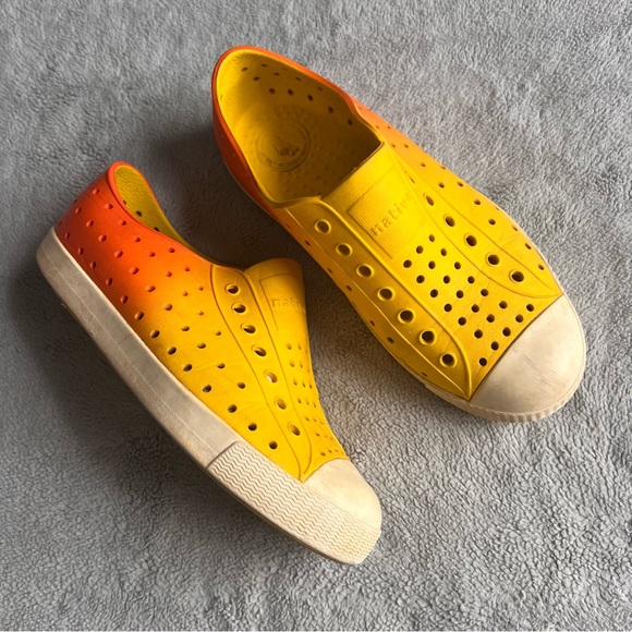 Native Shoes Other - Native Shoes Big Kids Orange Yellow Ombre Jefferson Washable Shoes Size 2